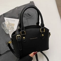 Sac seau chic en cuir noir avec garniture dorée et logo FASHION & BAGS élégant - Sans Pendentif / Noir