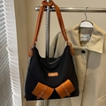 Versatile borsa tote e zaino in tela nera con cinturini in pelle arancione e catena d'argento - Nero - Senza Ciondolo