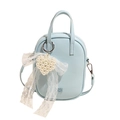Borsa a mano azzurra in ecopelle con ciondolo cuore di perle e fiocco in pizzo - Blu + Pizzo Cuore di Perla