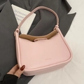 Sac oreiller rose en cuir synthétique grainé avec forme de demi-lune élégante - Rose - Sans Pendentif