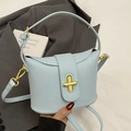 Chic light blue lychee pattern bucket bag with golden cross-shaped twist lock - No Pendant / Light Blue
