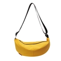 Borsa a tracolla gialla a mezzaluna con cinturino nero regolabile e consistenza in tela semplice - Giallo