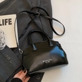 Elegante borsa a mano in pelle cerata nera con tracolla rimovibile e manici superiori - Senza Ciondolo / Nero
