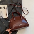 Borsa a mano chic in pelle cerata bordeaux con dettagli argento e tracolla - Senza Ciondolo / Borgogna