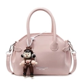 Borsa a mano in ecopelle rosa chiaro con manici rotondi e ciondolo a cartone animato - Ciondolo Bambola / Rosa