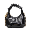 Bolso de mano plisado negro minimalista con cadena dorada y acabado pulido - Negro