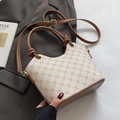 Elegante bolso tipo cubo con estampado de monograma vintage en crema y cuero marrón - Sin colgante / Marrón