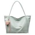 Borsa tote verde menta in morbida pelle con ciondolo a orsetto per il pendolarismo - Con Ciondolo / Verde