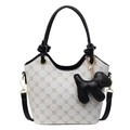 Sac seau blanc élégant avec imprimé géométrique et charm de chiot en cuir noir - Avec Pendentif Chien en PU de Couleur Assortie / Noir