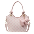 Sac seau rose à monogramme avec poignée supérieure et joli charm chiot stylé - Avec Pendentif Chien en PU de Couleur Assortie / Rose