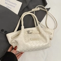 Sac bandoulière tressé crème chic avec détails métalliques et bandoulière réglable - Blanc sans Pendentif
