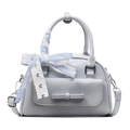Borsa Boston azzurra con un dolce nastro di pizzo a scacchi bianchi e blu sul manico - Blu
