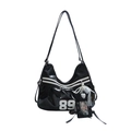 Borsa hobo nera lucida con toppa sportiva 89 e ciondolo di perle in stile vintage Y2K - Nero - Senza Ciondolo