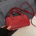 Borsa Boston vintage in vernice rossa con logo a rilievo e doppi manici corti - Rosso - Senza Pendente