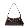 Borsa hobo in pelle marrone scuro lucida con pendente a croce e catena sottile - Marrone
