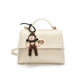 Piccola borsa a tracolla bianco panna in pelle cerata con ciondolo a bambolina - Con Ciondolo / Bianco Con Ciondolo a Cartoni Animati