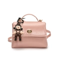 Borsa a tracolla rosa in ecopelle con chiusura a scatto dorata e ciondolo a fumetto - Con Ciondolo / Rosa + Ciondolo a Cartoni Animati