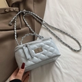 Mini borsa a scatola trapuntata azzurro con tracolla a catena argento e manico metallo - Stile di base / Blu - Senza Ciondolo