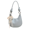 Borsa a mezzaluna azzurra in finta pelle con fiocco di perle e manico con nodo - Blu + Fiocco Pizzo Perle