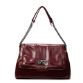 Bolso tote bordeaux vintage de cuero sintético con cierre de giro y cadena - Burdeos