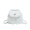 Mini mochila blanca de cuero sintético acolchado con cadena plateada y cierre de giro - Blanco