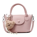 Rosafarbene Handtasche mit Lychee-Muster und einem süßen khakifarbenen Teddybär-Anhänger - Mit Anhänger / Rosa