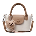 Mini sac à main texture litchi en beige et marron avec breloque ours adorable - Avec Charme / Blanc Cassé
