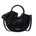 Bolso cubo de media luna negro minimalista con textura de lichi y pañuelo de lunares - Negro
