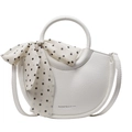 Bolso saco blanco minimalista de cuero con pañuelo de lunares y correa larga - Blanco