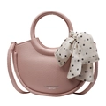 Bolso saco rosa de media luna en cuero lichi con asa decorada con pañuelo de lunares - Rosa