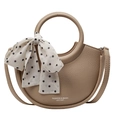 Sac seau demi-lune kaki en cuir grainé avec foulard à pois noué sur la poignée - Kaki