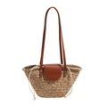 Bolso de hombro de paja tejida con solapa de cuero marrón y detalles de cordón blanco - Estilo 3 (Estilo con Cordón de Color Sólido)