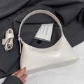 Elegante bolso de hombro en cuero blanco crema con correa ajustable y diseño minimalista - Blanco sin Colgante