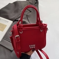 Sac seau en cuir grainé rouge vif avec logo argenté et poignée à nœud élégante - Rouge Vin (Sans Pendentif)