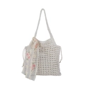 Borsa tote beige all'uncinetto con sciarpa in pizzo floreale e chiusura a coulisse - Bianco (Include Sciarpa)