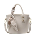 Elegante borsa a secchiello beige con trama litchi, foulard e dettagli dorati - Bianco Sporco