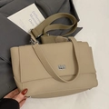 Maletín elegante en cuero granulado caqui con cierre giratorio plateado y correa - Caqui Pequeño (Sin Adorno)