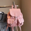 Roze mini-rugzak van leer met lychee-textuur, voorvakken en zilverkleurige gespen - Roze (Geen Hanger)