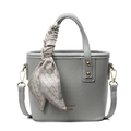 Elegante borsa a secchiello in pelle grigia con trama litchi e foulard decorativo - Blu