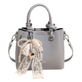 Sac seau élégant bleu-gris clair avec breloque nœud en dentelle perlée et anses - Avec Nœud en Dentelle de Perles / Bleu