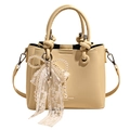 Sac seau chic en cuir crème avec design plissé et élégant pendentif nœud en perles - Avec Nœud en Dentelle de Perles / Jaune