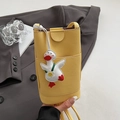 Sac à bandoulière jaune vif avec motif litchi et un charmant petit canard en relief - Pendentif Canard Blanc en Cuir / Jaune