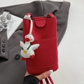Sac à bandoulière rouge pour téléphone en cuir grainé avec joli pendentif canard - Pendentif Canard Blanc en Cuir / Rouge