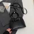 Elegante borsa a conchiglia intrecciata nera con doppi manici e tracolla regolabile - Senza Ciondolo / Nero