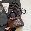 Borsa a mano marrone scuro con trama intrecciata e tracolla regolabile da donna - Senza Ciondolo / Marrone