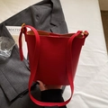 Sac seau rouge élégant en cuir à motif litchi avec bandoulière et boucles dorées chic - Rouge - Sans Pendentif