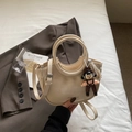 Chique beige bucket bag met parelketting en cartoon hanger voor damesmode - Crèmewit Met Hanger