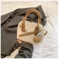 Chic shell-shaped handbag in beige and brown lychee grain PU with heart pendant - White