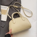 Elegante borsa bowling beige con trama a motivo litchi e tracolla regolabile - Cachi Chiaro (Senza Ciondolo)