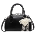 Borsa bowling minimalista in pelle nera con ciondolo a cuore di perle e fiocco in pizzo - Nero Con Ciondolo a Cuore di Perla